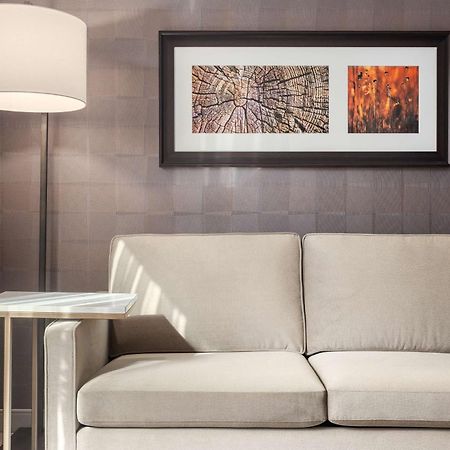 Doubletree By Hilton Kitchener Hotell Exteriör bild