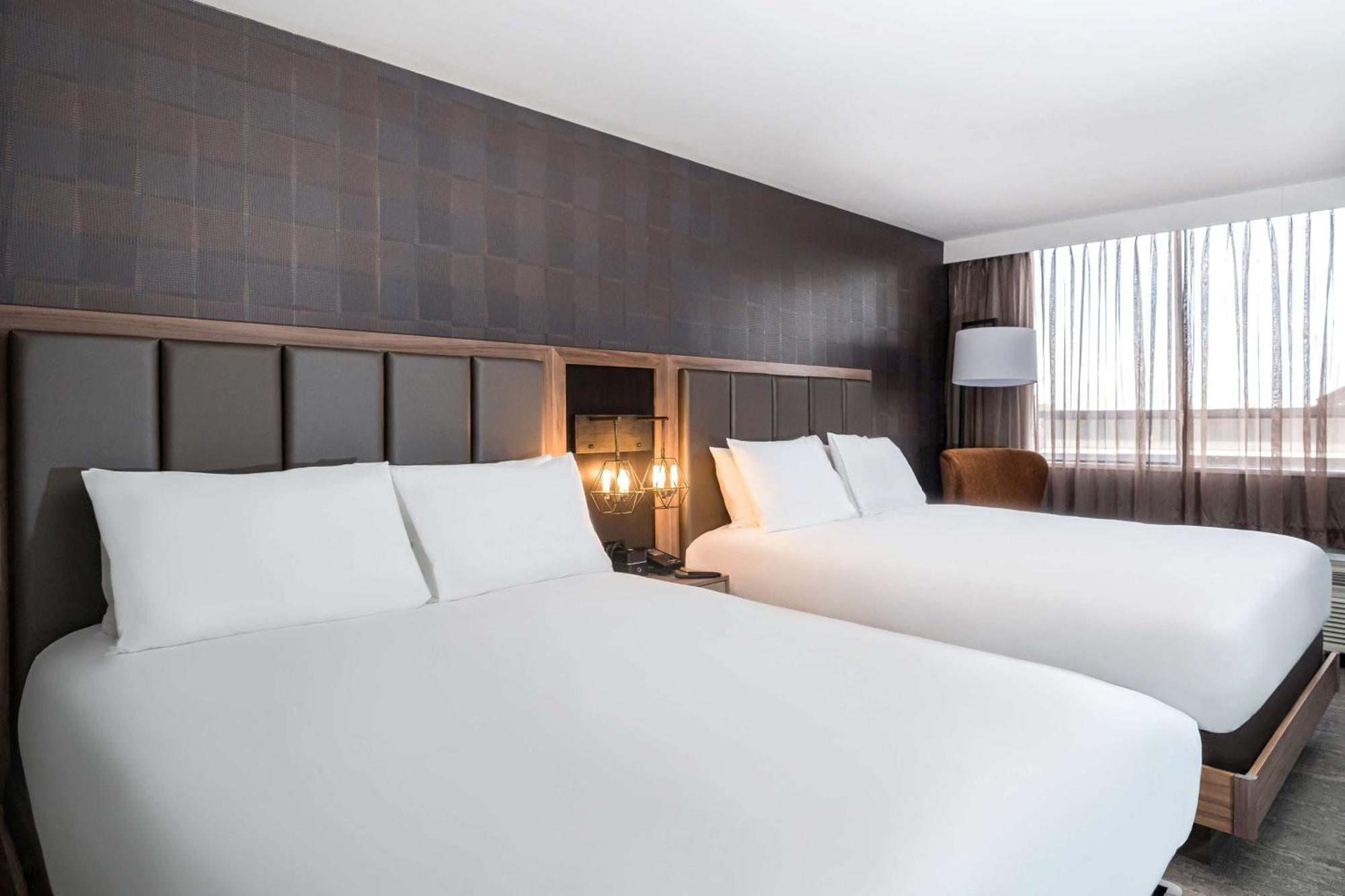 Doubletree By Hilton Kitchener Hotell Exteriör bild