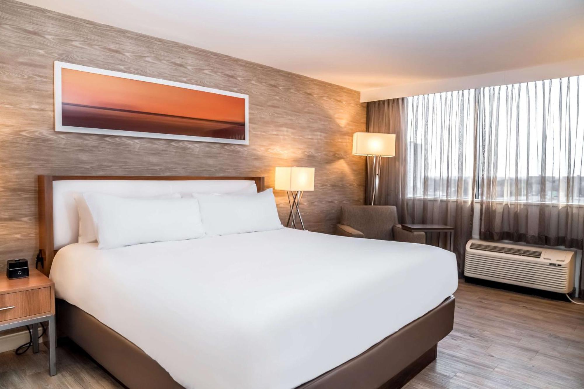 Doubletree By Hilton Kitchener Hotell Exteriör bild