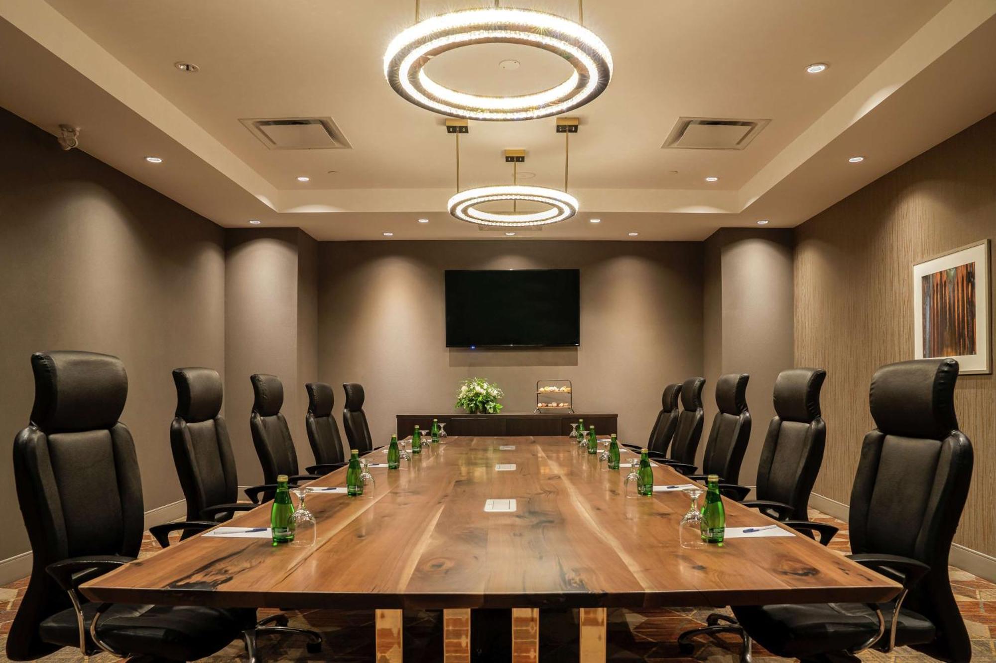 Doubletree By Hilton Kitchener Hotell Exteriör bild