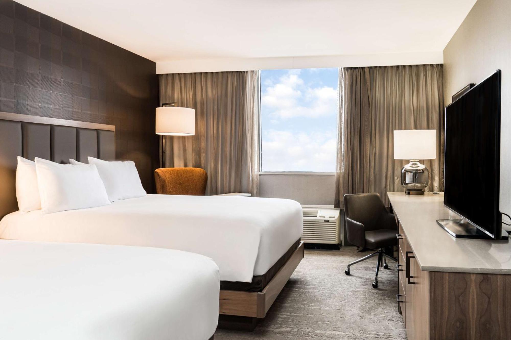 Doubletree By Hilton Kitchener Hotell Exteriör bild