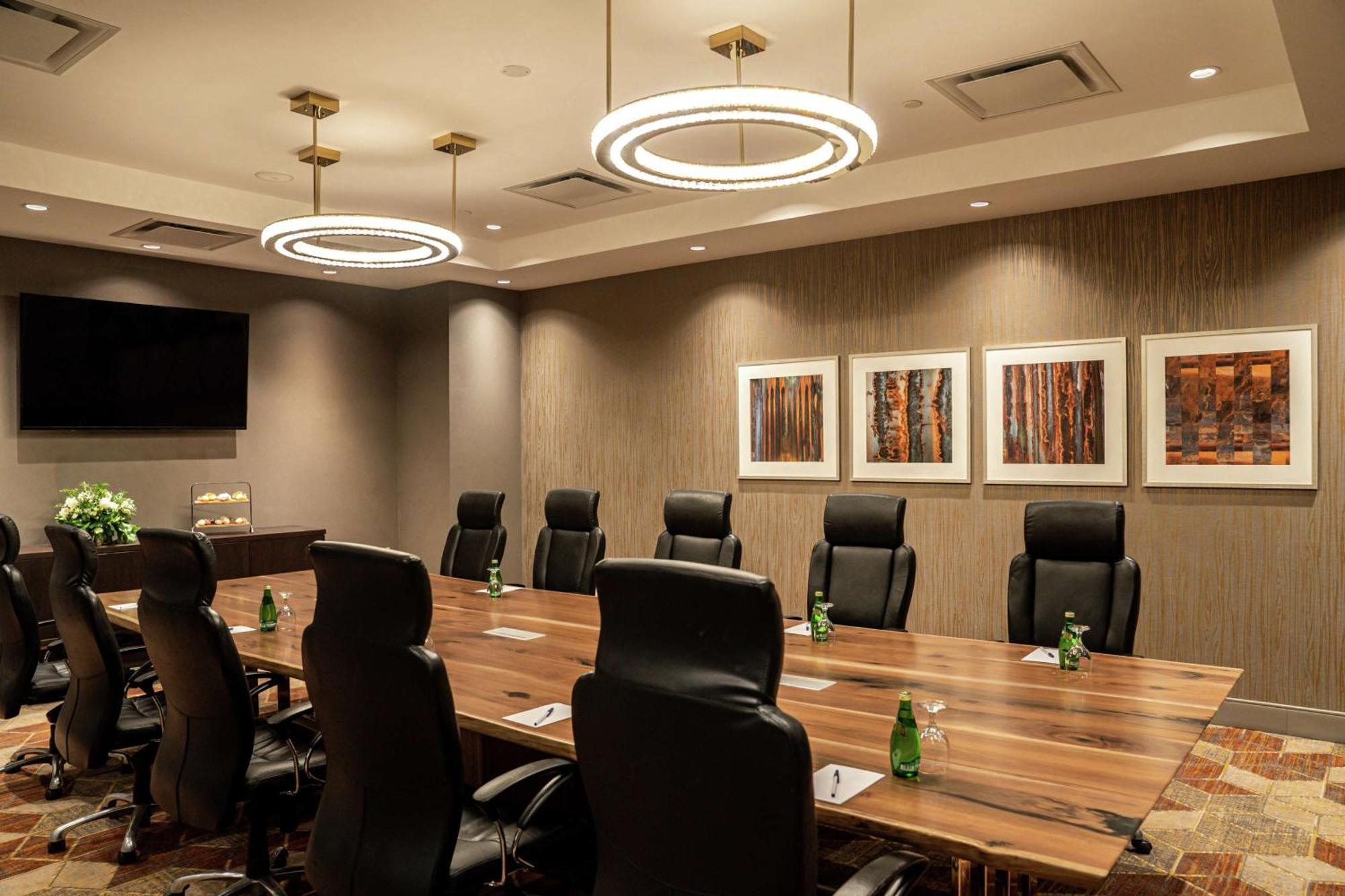 Doubletree By Hilton Kitchener Hotell Exteriör bild