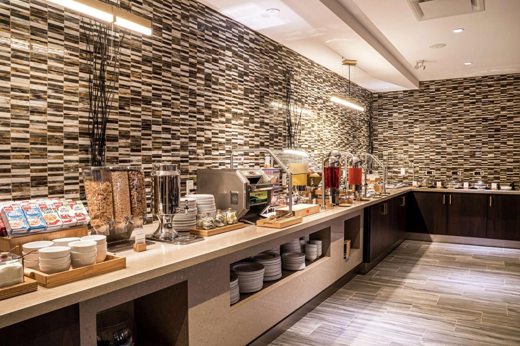 Doubletree By Hilton Kitchener Hotell Exteriör bild