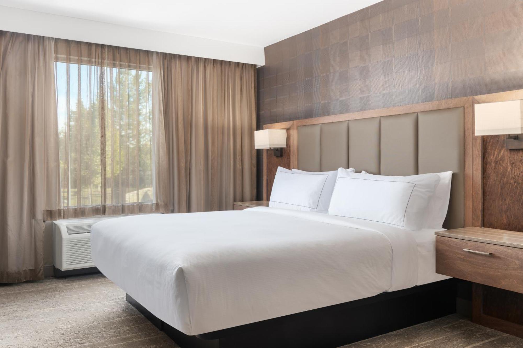 Doubletree By Hilton Kitchener Hotell Exteriör bild