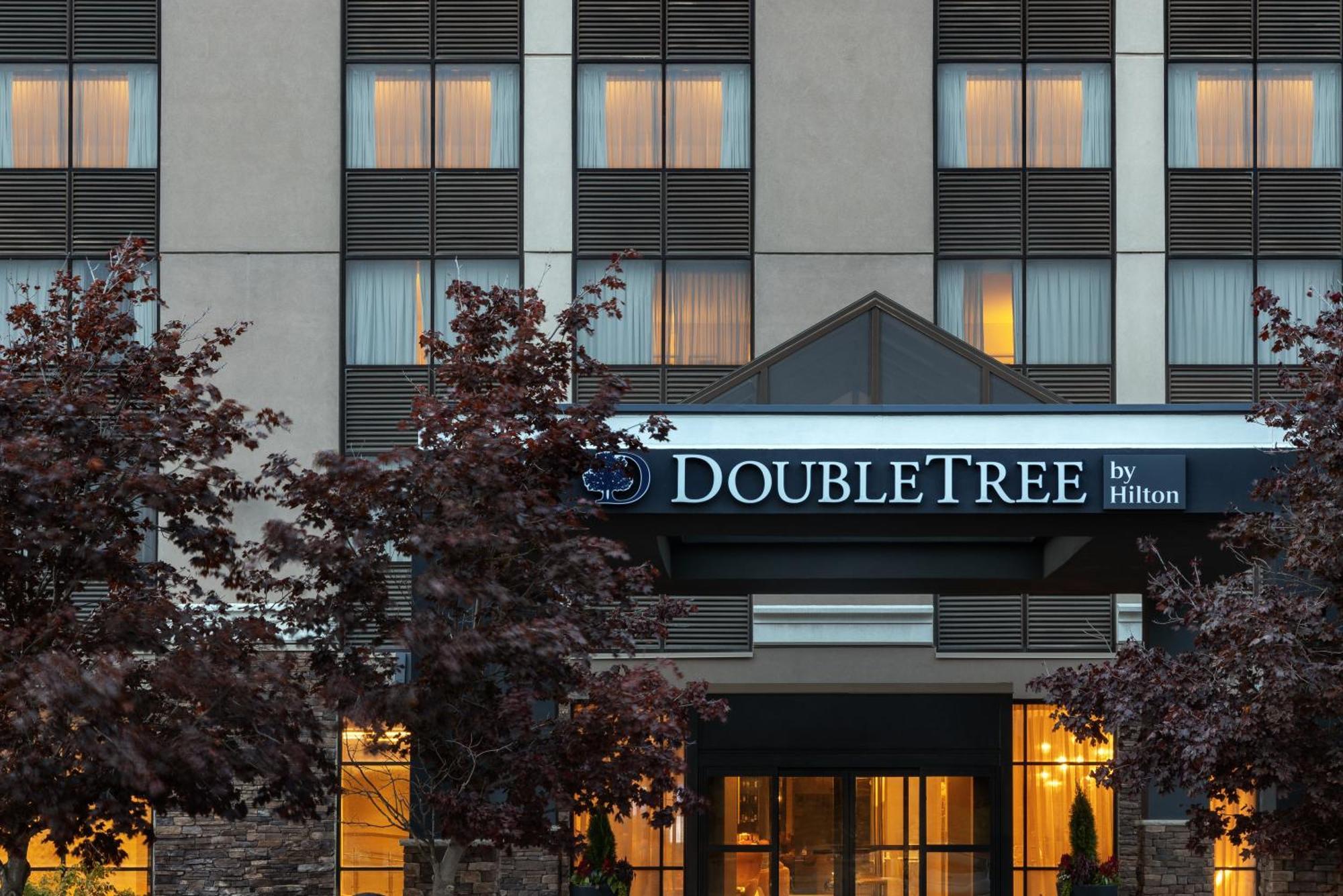 Doubletree By Hilton Kitchener Hotell Exteriör bild
