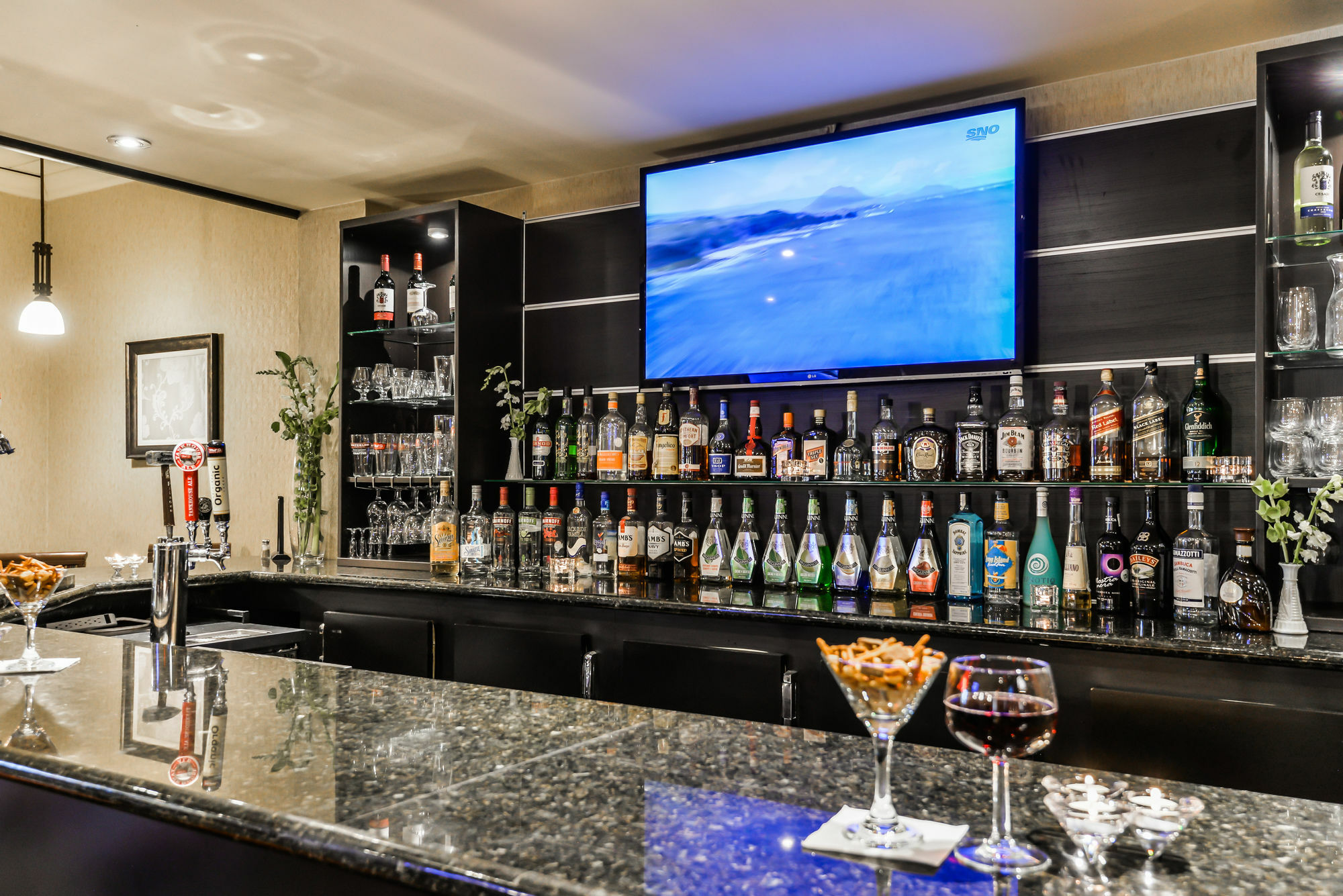 Doubletree By Hilton Kitchener Hotell Exteriör bild